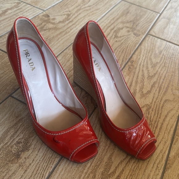 Prada Red Patent Leather Espadrille Wedge Peep Toe Heels Size 39 (8.5-9) - Picture 2 of 16